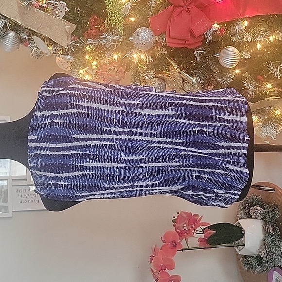 Top - Picture 2 of 3